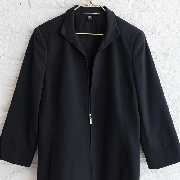 Chic Black Zip-up Jacket for Women - Linda Allard Ellen Tracy Size 10 - Picture 2 of 7